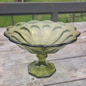Williamsburg Verde Green Imperial Glass Pedestal Bowl Compote